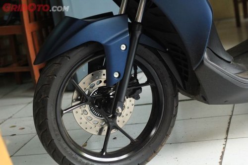 Pernah Merasakan Motor Matic Oleng Saat Lewati Tambalan Aspal? Komponen Ini Penyebabnya