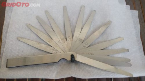 Cara Cek Kondisi Elektroda Busi Mobil Tanpa ke Bengkel, Begini Langkahnya