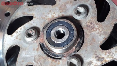 Cara Bikin Bearing Roda Motor Bekas Lebih Awet, Coba Trik Ini