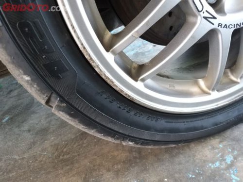 Begini Cara Ampuh Cegah Flat Spot Akibat Mobil Parkir Terlalu Lama