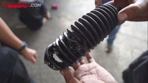 Ciri-ciri Selang Power Steering Mobil Bocor dan Cara Mengatasinya