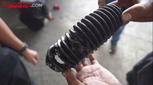 Ciri-ciri Selang Power Steering Mobil Bocor dan Cara Mengatasinya