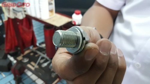Waspadai Baut Pembuangan Oli Mesin Mobil Selek, Penyebabnya Sepele