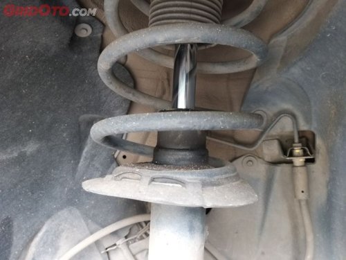 Nggak Nyangka, Trik Receh Ini Bisa Menyelamatkan Umur Sokbreker Mobil