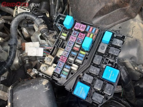 Begini Caranya Mengecek Penyebab Lampu Rem Mobil Bekas Mati