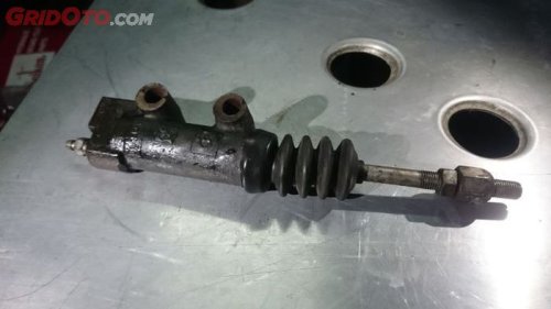 Ini Penyebab Gigi Persneling Mobil Susah Masuk Pedal Kopling Enteng Saat Diinjak