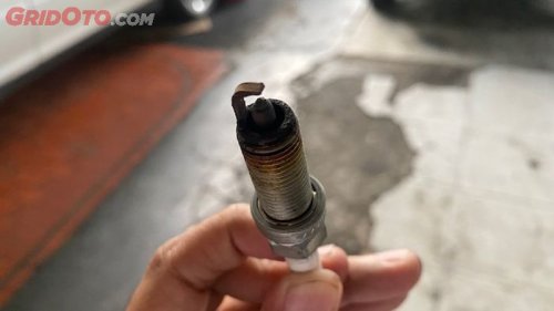 Ganti Busi Mobil Jangan Cuma Sebagian, Ternyata Ini Alasannya!