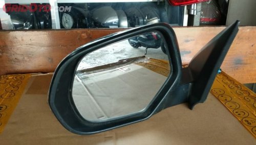 Ternyata Ini Sebabnya Spion Mobil Sebelah Kanan Bisa Lebih Mahal