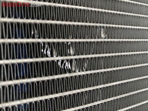 Jangan Anggap Remeh Kisi-Kisi Radiator Mobil Rusak, Ini Dampaknya
