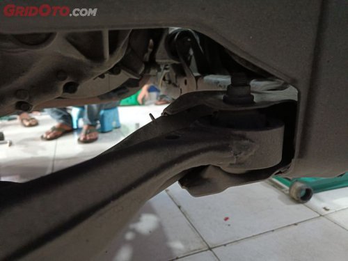 Cara Ganti Bushing Arm Mobil Tanpa Perlu Bantuan Bengkel Nih Gaes