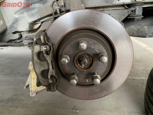 Begini Cara Yang Benar Menangani Rem Mobil Masuk Angin, Biar Tuntas