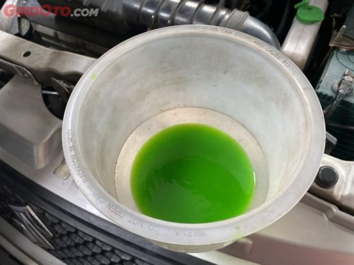 Ternyata Ini Sebabnya Radiator Mobil Bekas Wajib Pakai Air Coolant