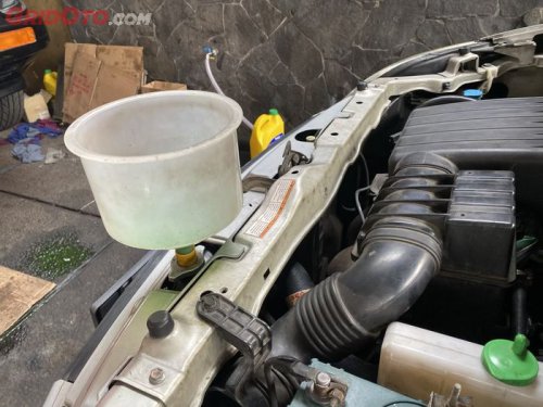 Begini Cara Flushing Radiator Mobil Bekas Sendiri di Rumah, Hemat Biaya