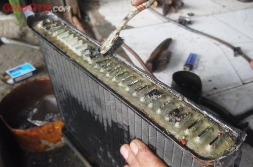 Gawat, Ternyata Kisi-kisi Radiator Rusak Bikin Mesin Overheat
