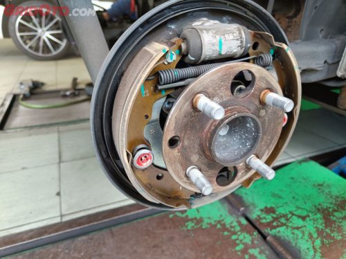 Ini Sebabnya Rem Mobil Bekas Yang Berdecit Wajib Dibersihkan