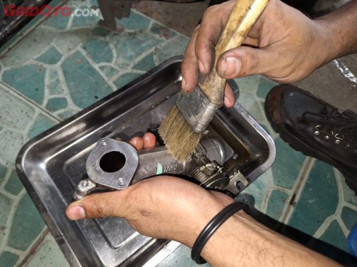 Ini Sebabnya Servis Throttle Body Motor Injeksi Harus Dilepas