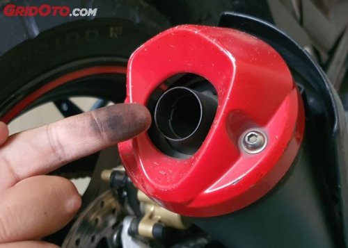 Ujung Knalpot Motor Banyak Oli Mesin? Di Sinilah Letak Masalahnya