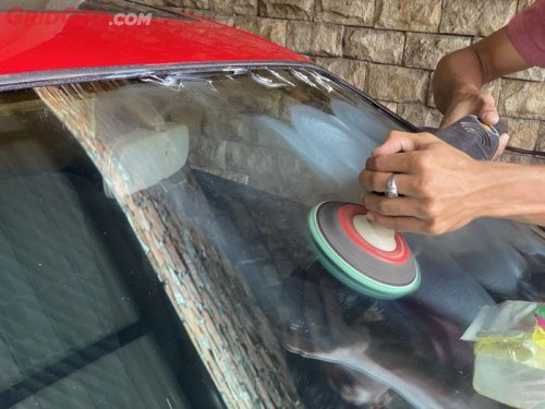 Sering Disepelekan, Kebiasaan Ini yang Bikin Kaca Mobil Berjamur!