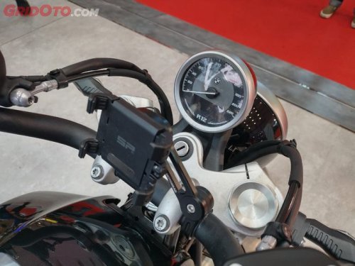Bikers Harus Coba! Ini Cara Aman Gunakan Smarthone Saat Motoran