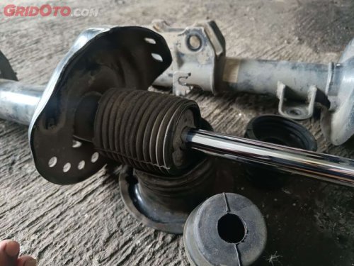 Inilah Karet Penyebab Umur Sokbreker Mobil Bisa Jadi Pendek Bila Rusak