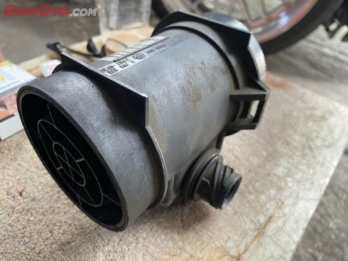 Komponen Ini Wajib Dicek Saat Asap Knalpot Mobil Bekas Pedih di Mata