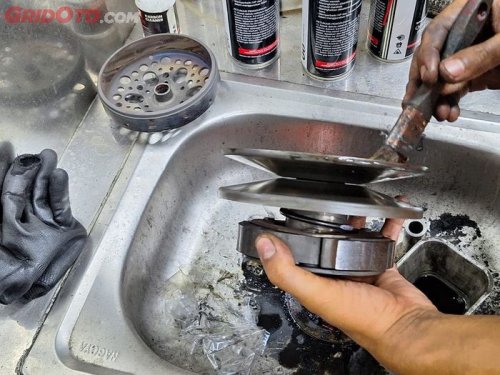 Baru Tahu, Ternyata Bersihkan CVT Motor Matic Pakai Air Sabun Ada Manfaatnya