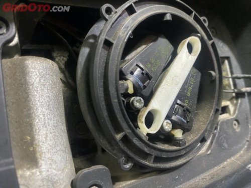 Cara Merawat Spion Mobil Elektrik Dengan Sering-sering Digerakan