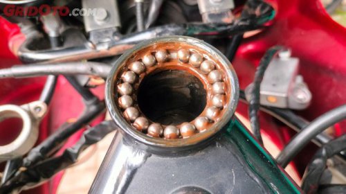 Ternyata Ini Biang Keladi Setang Motor Terasa Berat Saat Belok
