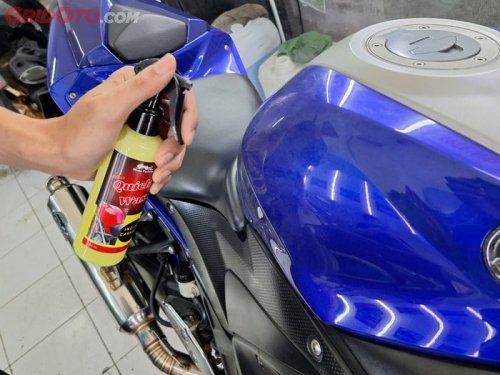 Biar Baret Tersamarkan, Begini Cara Yang Benar Pakai Wax di Bodi Motor