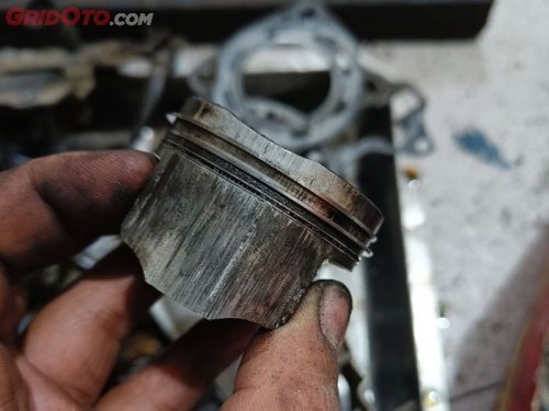 Inilah Yang Terjadi Bila Sering Telat Ganti Oli Mesin Motor Matic