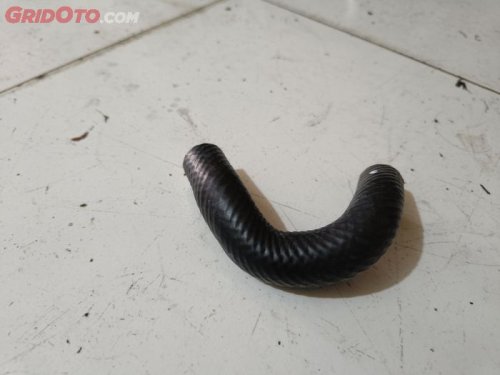 Selain Bocor, Ini Dampak Lain Slang Radiator Motor Matic Retak