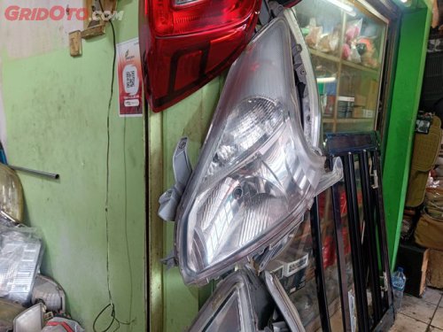 Biaya Ganti Mika Reflektor Lampu Depan Suzuki Ertiga di Bengkel