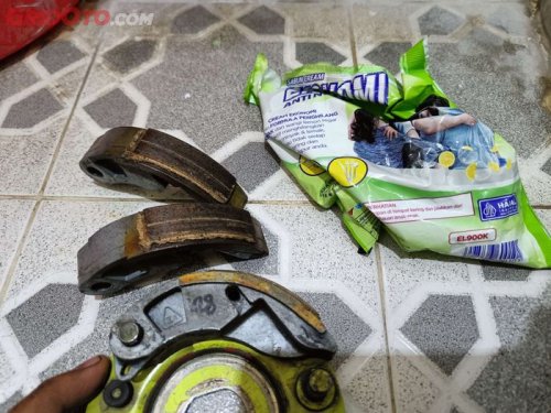 Cara Ampuh Hilangkan Selip Kampas Ganda Motor Matic Pakai Sabun Colek