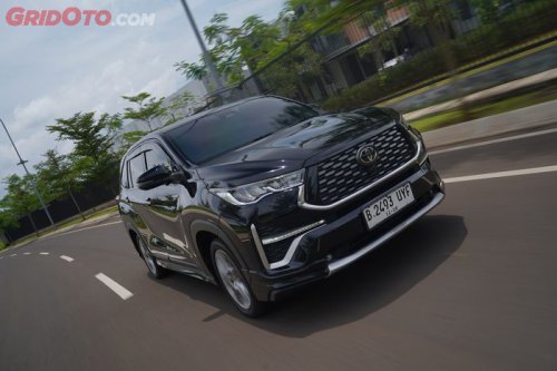 Jarak Tempuh Listrik Innova Zenix Hybrid Vs Tiggo 8 CSH, Beda Jauh