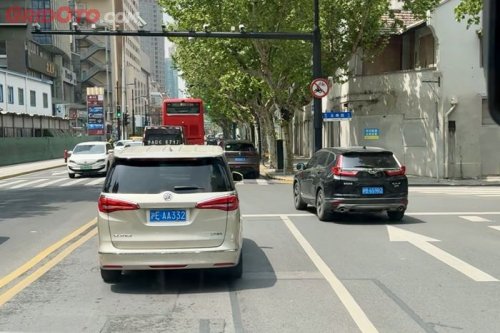 Pelat Nomor Mobil Listrik Indonesia Ada Warna Biru, Di Cina Beda Lagi