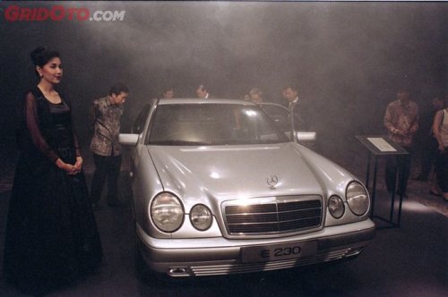 Mercedes-Benz, Harga Mercedes-Benz New Eyes Pas Pertama Launching di Indonesia