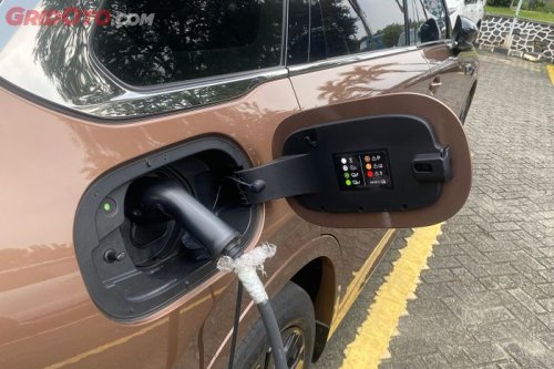 Mazda, Mazda CX-80, Mazda 2, Tiga Cara Mudah Isi Baterai Mazda CX-80 PHEV, Nomor 2 Pencet Tombol