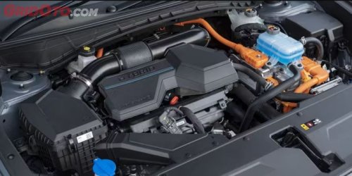 Ternyata Ini Perbedaan Cara Merawat Mobil Hybrid dengan Mobil Listrik