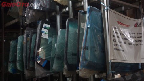 Ternyata Kaca Depan Avanza dan Xenia Gen 1 Sama! Segini Harganya