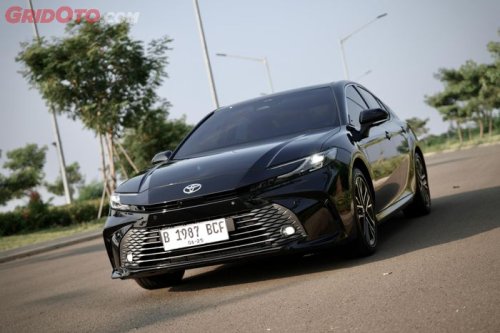 Toyota, Toyota Camry, Sedan Eksekutif Toyota Camry Hybrid, Iritnya Tembus 33 KM/L!