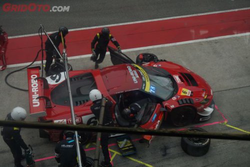 Mengamati Kerja Pit Stop Super GT, Gak Cuma Ban Saja yang Diganti