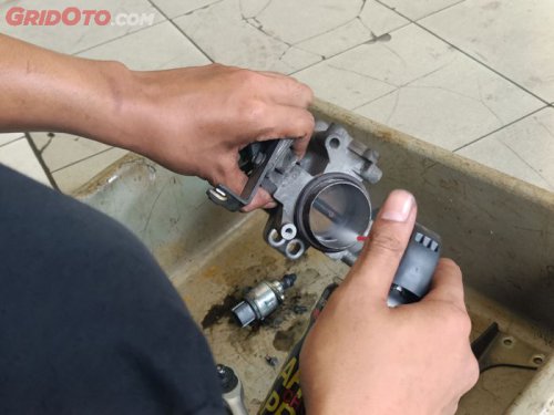 Biaya Bersihkan Throttle Body Innova Diesel di Bengkel Spesialis