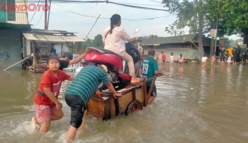 Ojek Gerobak Panen di Cileduk Indah Tangerang, 1 Motor Sekali Angkut Rp 50 Ribu