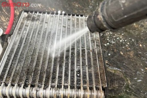 Walaupun Terasa Dingin Tapi AC Tetap Harus di Servis, Ini Alasannya!