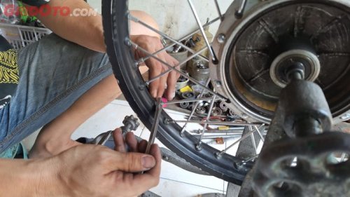 Masih Ramah Di Kantong, Segini Biaya Setel Ulang Pelek Jari-jari Motor