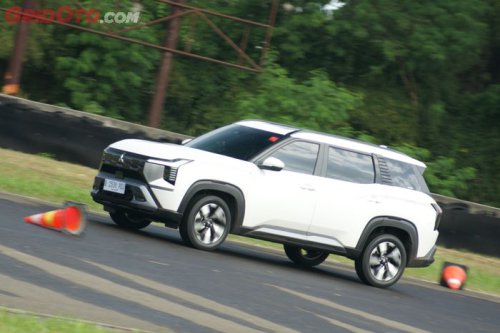 Mitsubishi, Mitsubishi Destinator, Harga Di Bawah Rp 500 Juta, Seenak Ini Handling Mitsubishi Destinator