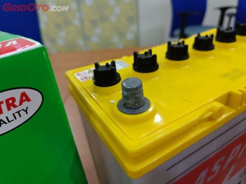 Terlihat Sederhana, Begini Cara Buka Aki Mobil yang Benar Biar Aman