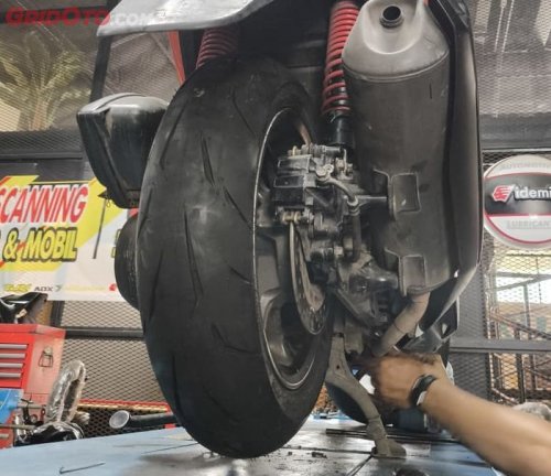 Ban ADX Tire Buat NMAX dan Aerox Punya Profil V-Shape, Apa Kelebihannya?