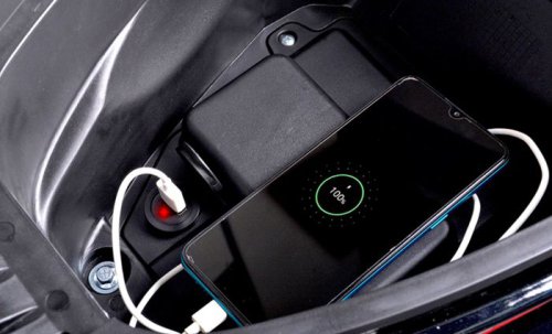 Ngecas HP di Mobil Bikin Aki Cepat Soak? Begini Penjelasannya