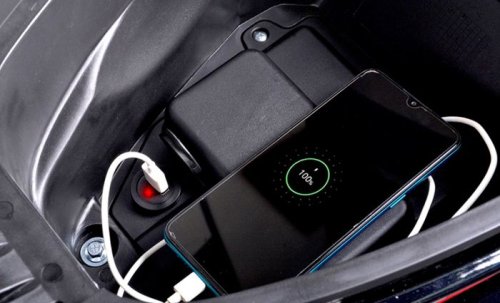 Ngecas HP di Mobil Bikin Aki Cepat Soak? Begini Penjelasannya